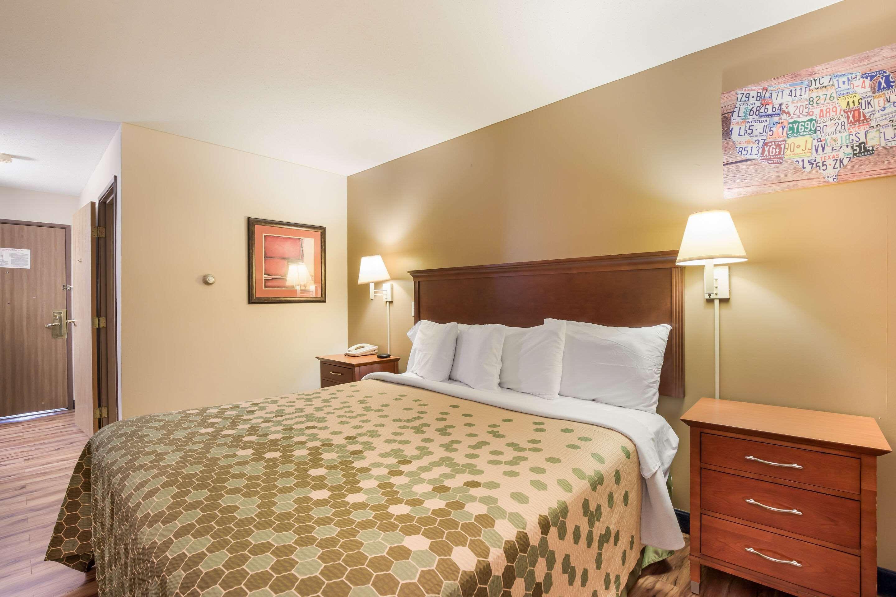 Econo Lodge Lake Mills Eksteriør bilde