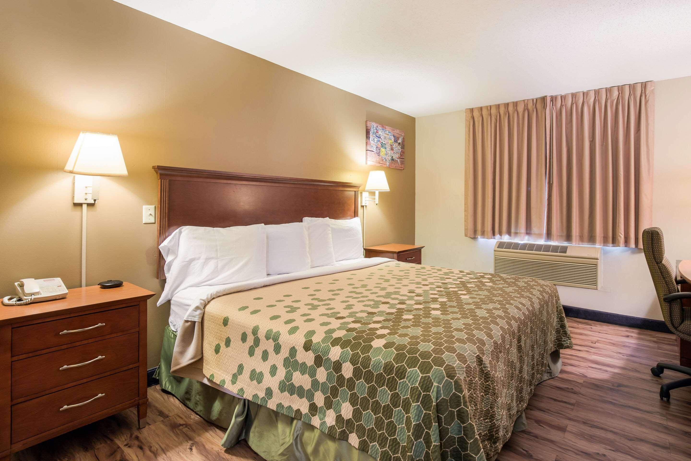 Econo Lodge Lake Mills Eksteriør bilde