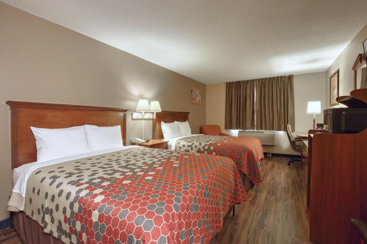Econo Lodge Lake Mills Eksteriør bilde