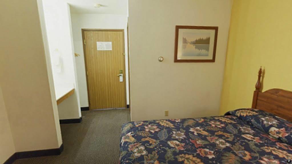 Econo Lodge Lake Mills Eksteriør bilde